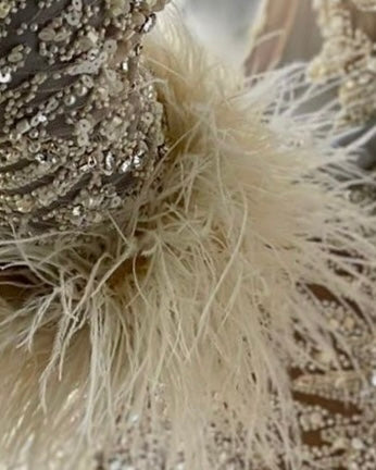 For those that want the “BEST” in life…This is the ultimate Luxurious Rhinestone Encrusted Mascara. It’s long, luxurious, thick and bold. It’s the fur coat on a Wednesday type of person.