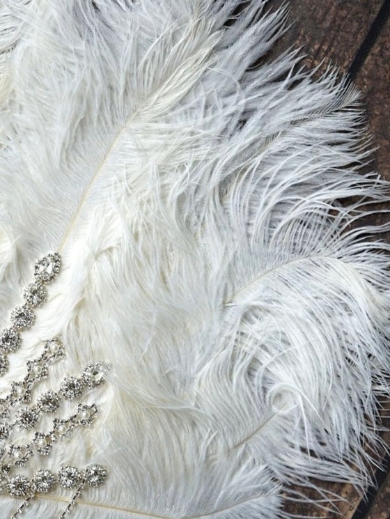 For those that want the “BEST” in life…This is the ultimate Luxurious Rhinestone Encrusted Mascara. It’s long, luxurious, thick and bold. It’s the fur coat on a Wednesday type of person.
