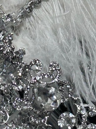 For those that want the “BEST” in life…This is the ultimate Luxurious Rhinestone Encrusted Mascara. It’s long, luxurious, thick and bold. It’s the fur coat on a Wednesday type of person.