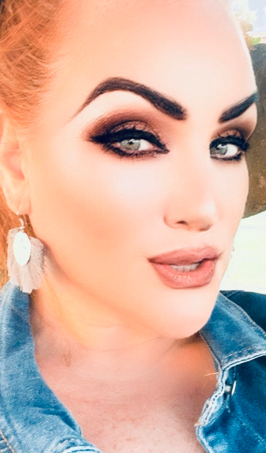 Lady La Belle Waterproof Longlasting Dreamy Gel Eyeliner in 5 Beautiful Shades.